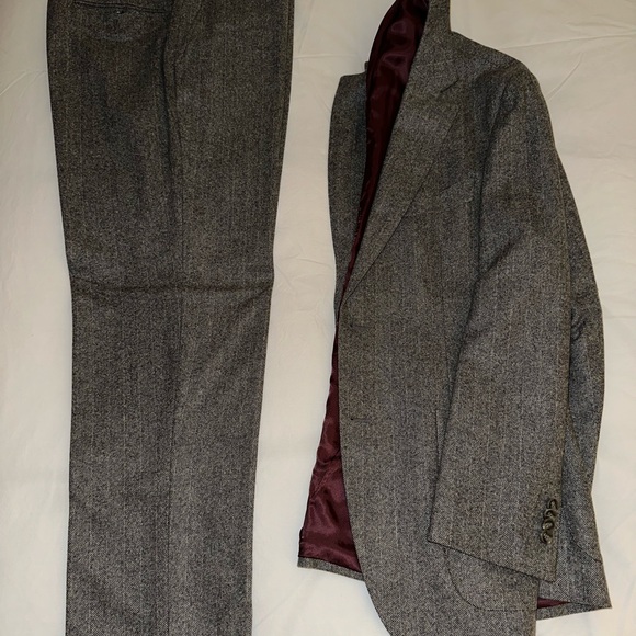 Fully lined , grey wool, herringbone suit - Picture 4 of 5